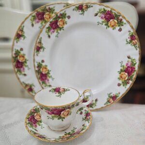 Royal Albert Old Country Roses Collection 4PC Bone China Elegant Gold Trim Set